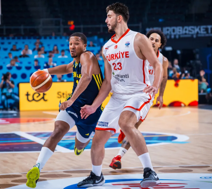 完美体育线上登录-连续6场全场最佳！决胜时刻1人统治攻防 申京24+16+6引休媒大赞