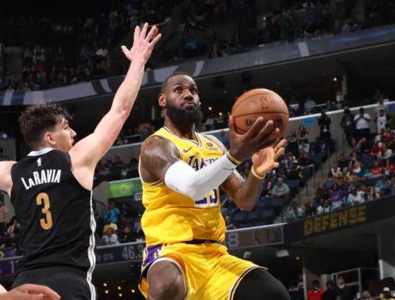 完美体育官方网站-拒绝爆冷！詹皇关键6分制胜 湖人命运反转升第八