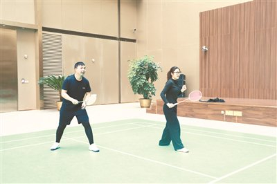 完美体育在线-一个羽毛球结下浓浓情谊|张晓伟|院工会|劳动午报|北京市|球队_新浪体育_新浪新闻